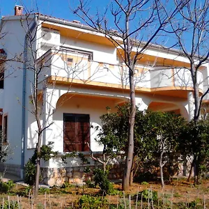 Kresimir Beauty With Shadow Trees And Parking Place Apartment
